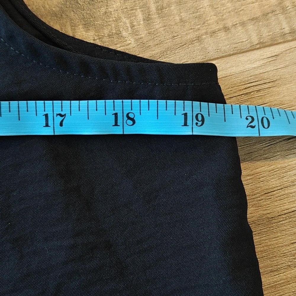 NWT Black sleeveless blouse - Picture 3 of 5